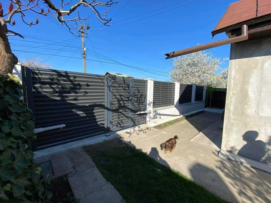 Garduri din panouri stil jaluzele, sipca metalica, tabla, plasa si BCA