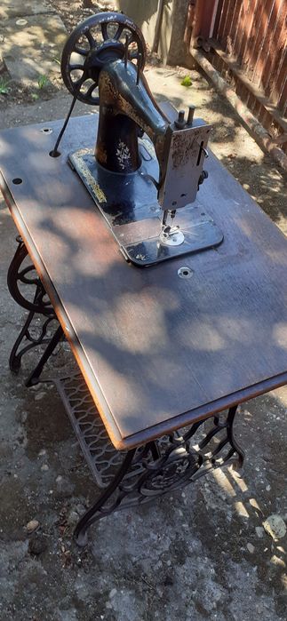 Masina de cusut Singer - veche.