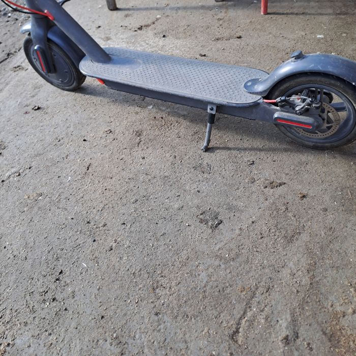 Vând trotineta electrică
