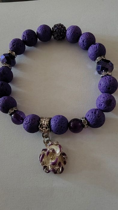 Гривни от естествени камъни и кристали