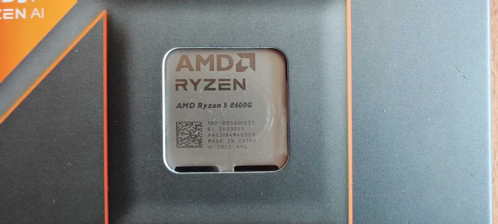 Продавам процесор AMD RYZEN 5 8600G 4.3G BOX AM5 в гаранция