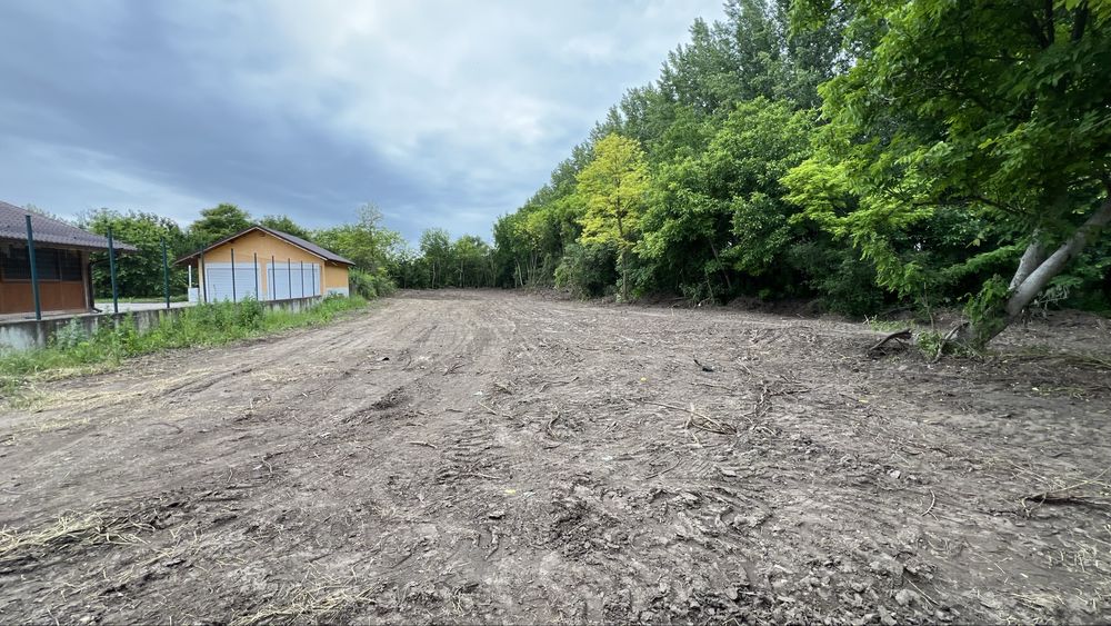 Дворно място в регулация.