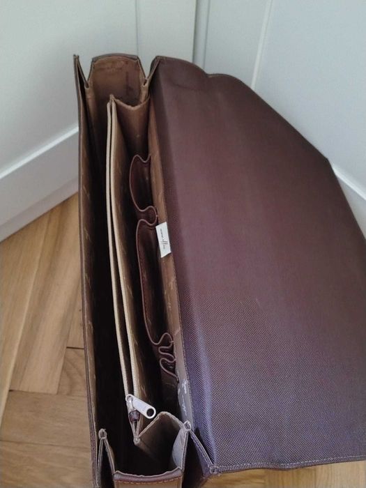 geanta din piele, tip servieta–marca office!