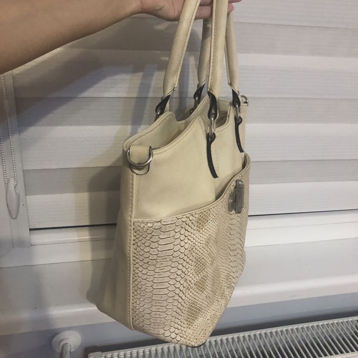 Бежова дамска чанта еко кожа