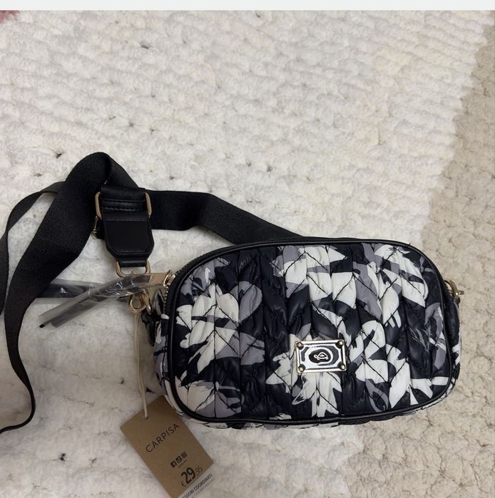 Чанти на  Guess, Desigual и Carpisa