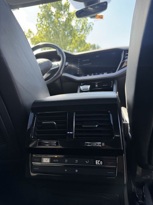 VW Touareg R-line black style 4MOTION