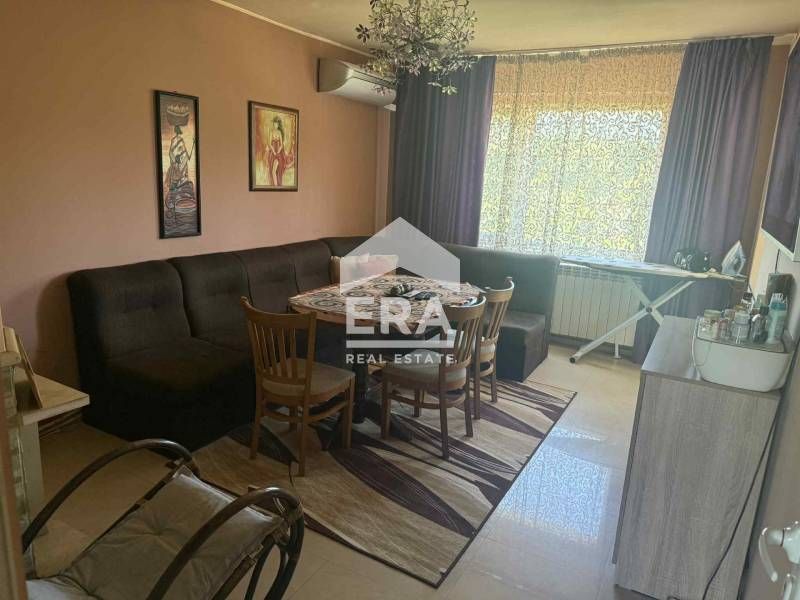 Ексклузивен тристаен апартамент с камина и локално парно, район Владис