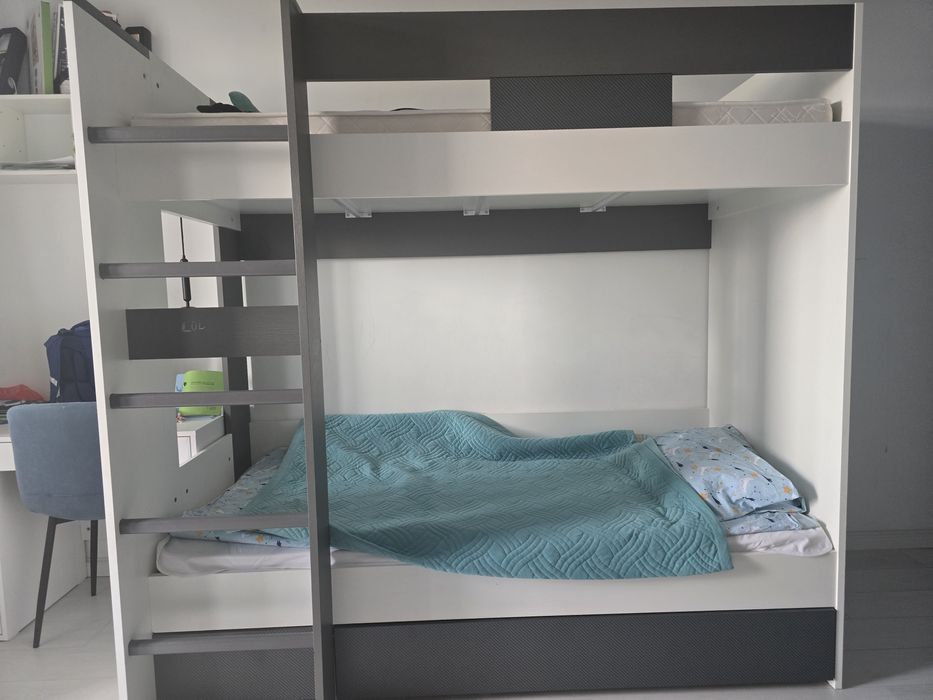 Двухярусная кровать