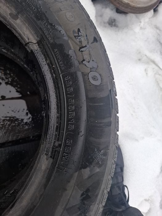 Vand 2 anvelope 185 65 15 de iarna bune ca noi