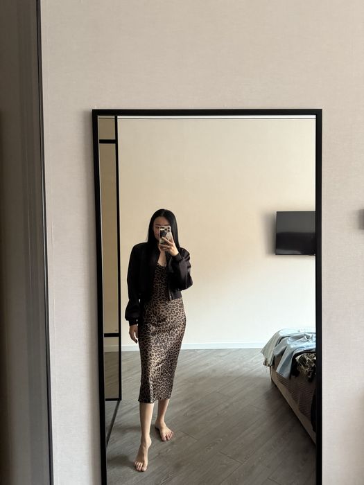 Платье атласное леопардовое