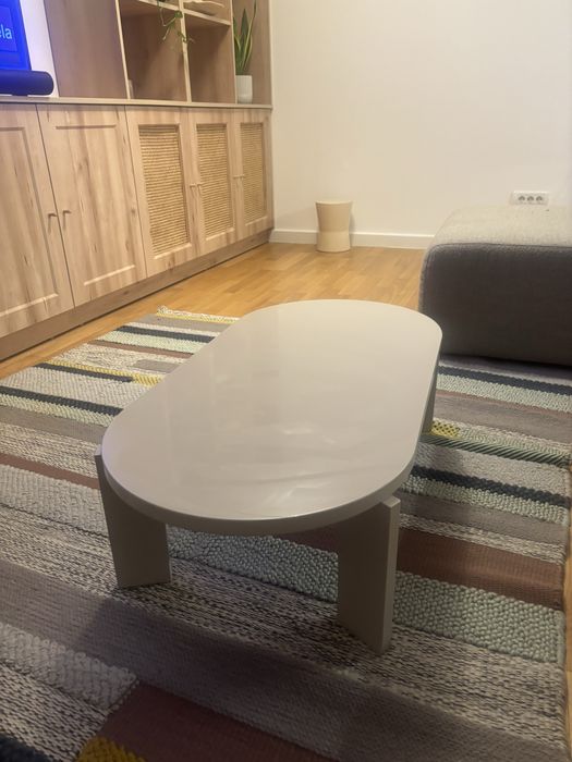 Masuta de cafea bej deschis - stare f buna