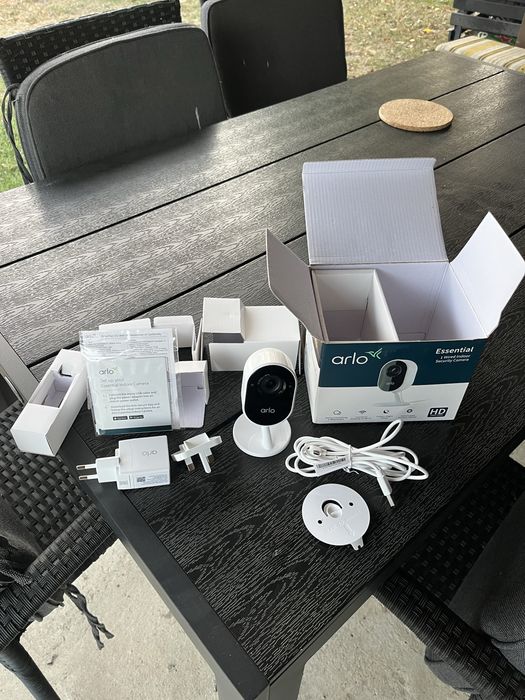 Camera  ARLO   Essential