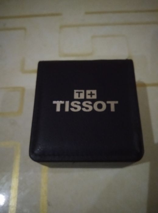 T+ Tissot soat qutisi yangi.