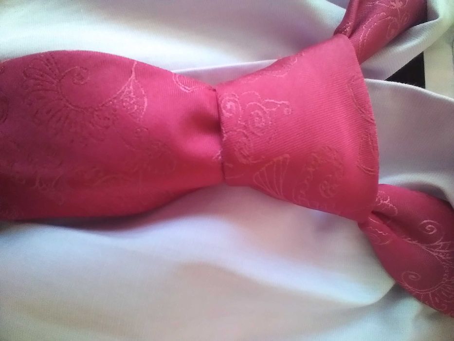 Мъжки костюм, риза и вратовръзка