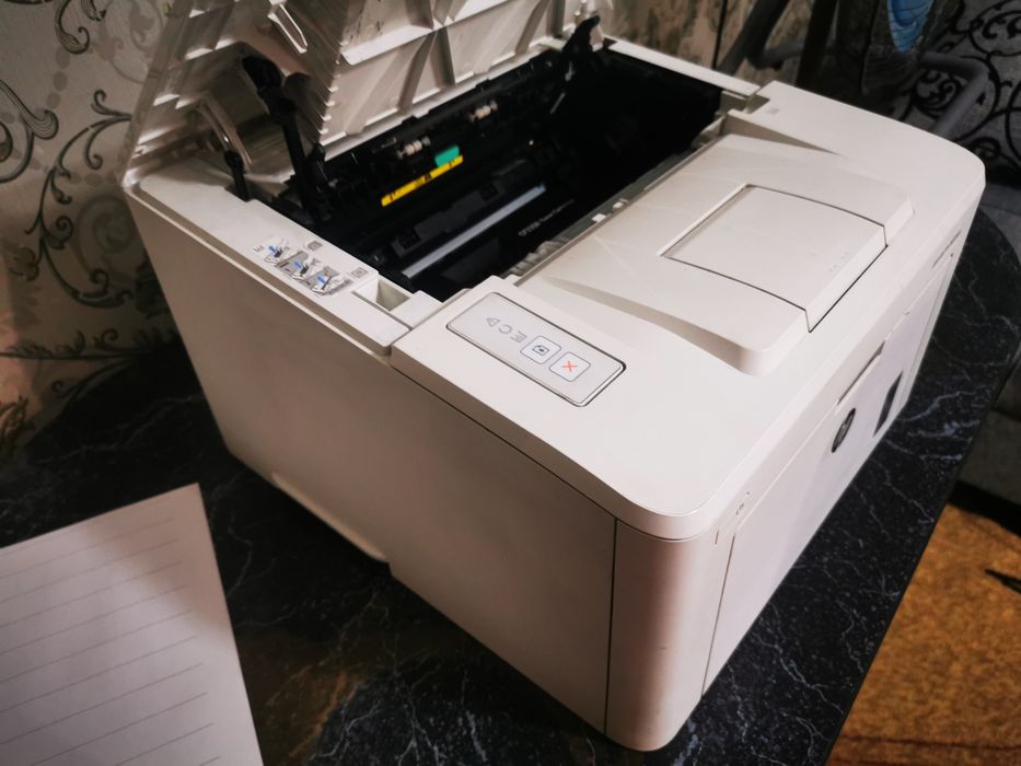 Принтер HP LaserJet Pro M203dn