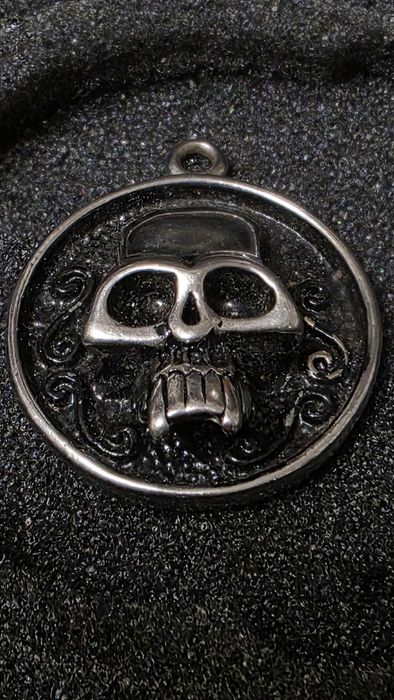 Pandantiv craniu cu pălărie – stil gotic/rock, unicat