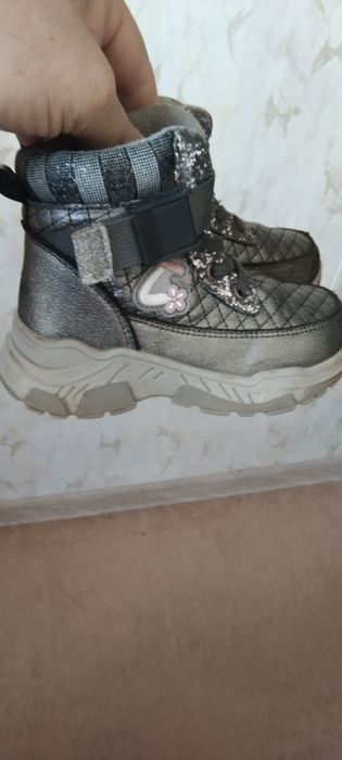 Продам ботиночки для девочки.