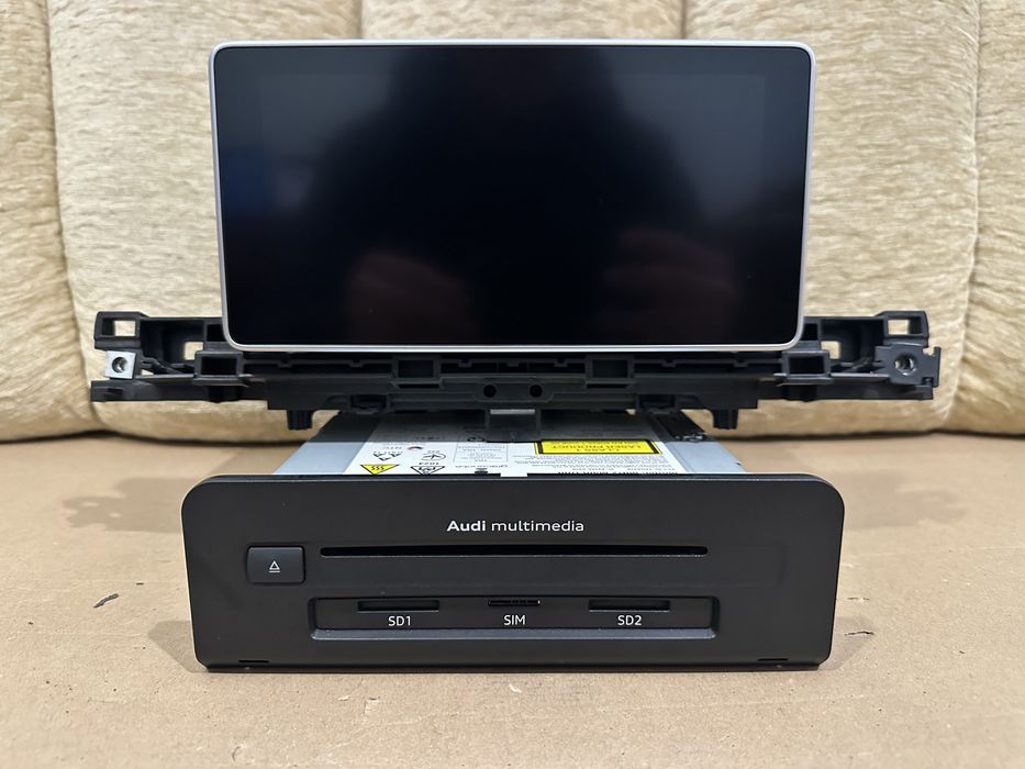 Navigatie : Display / Unitate Audi A4 B9, A5 8W 8.2” : 8W0035035C