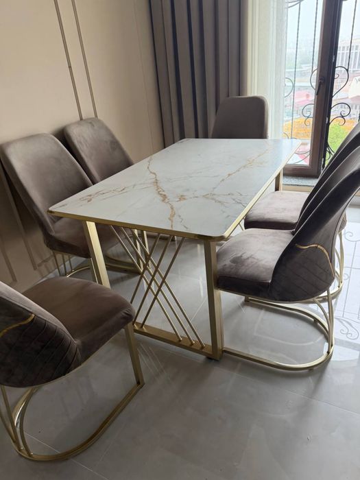 Продается стол со стульями новый