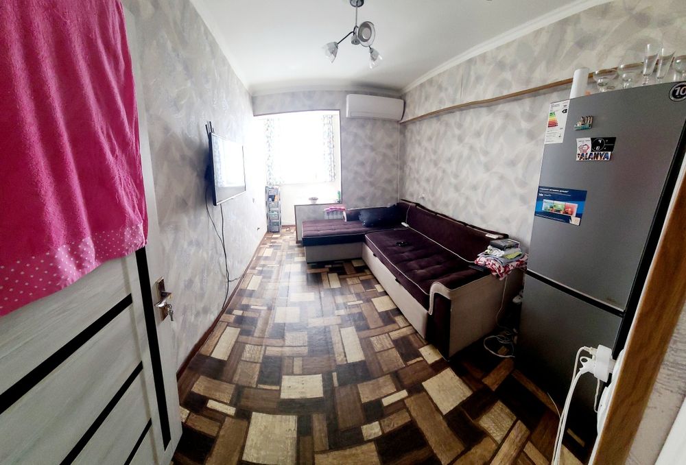 Сдаётся 1 комнатная квартира в бывшем общежитии.