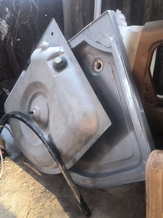 Душевая кабина в хорошем состоянии