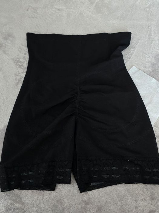 Vând lenjerie/pantaloni modelatori cu modelare puternica a abdomenului