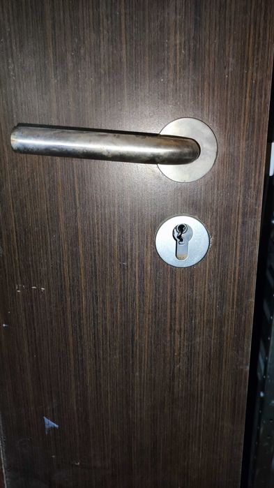 Дървена врата със стъкло!