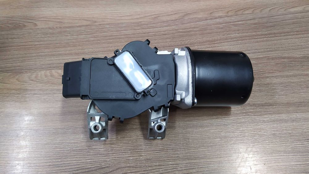 Моторчик привода дворников на Nissan Qashqai J10