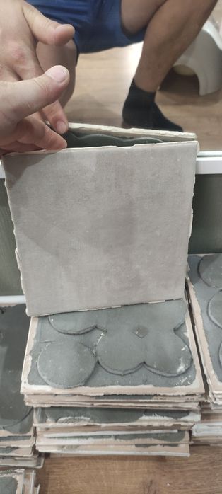 Продам б/у плитку для ванны