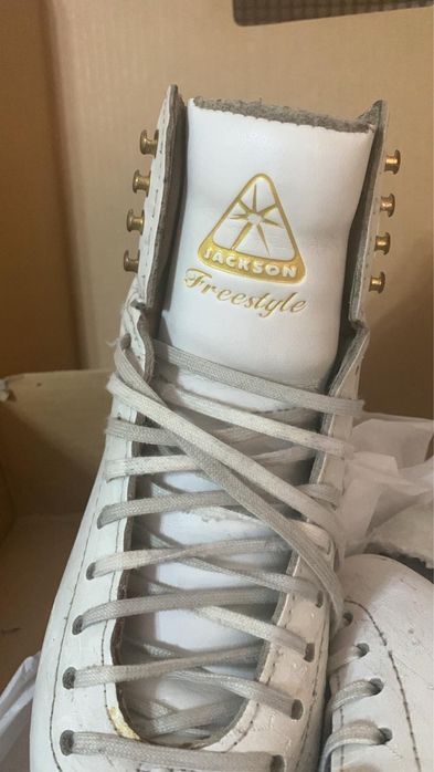 Фигурные коньки.