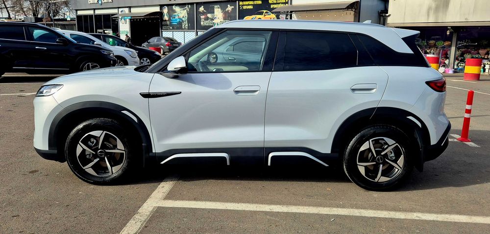 BYD Yuan UP Flagship Eng full pozitsiyada