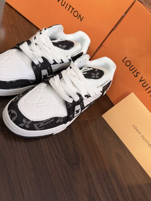 Louis Vuitton Trainer black