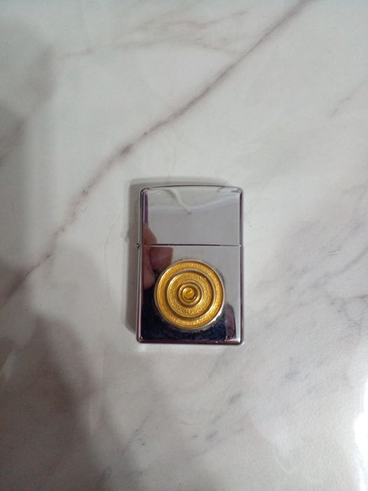 Продам зажигалка Zippo оригинал