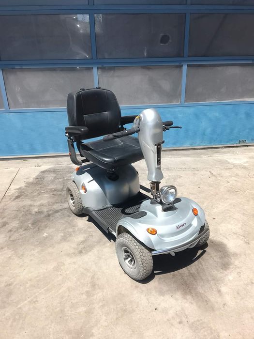 Cărucior scuter electric pentru persoane cu dizabilități sau bătrâni