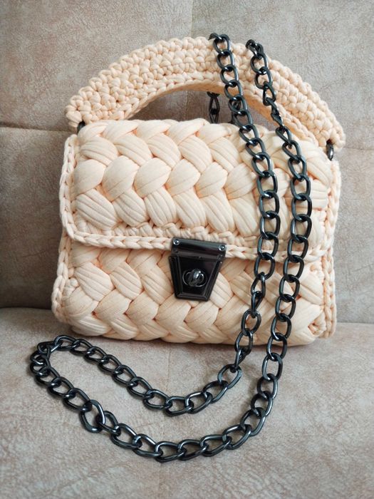 Красивые сумки из трикотажной пряжи.