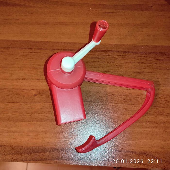 ГОЛЯМ кухненски ЛОТ-тенджера,затварачка,лъжици,чаши супер евтино!