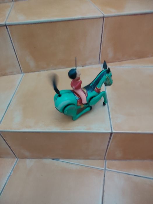 Jucărie veche, Cal acrobat, China