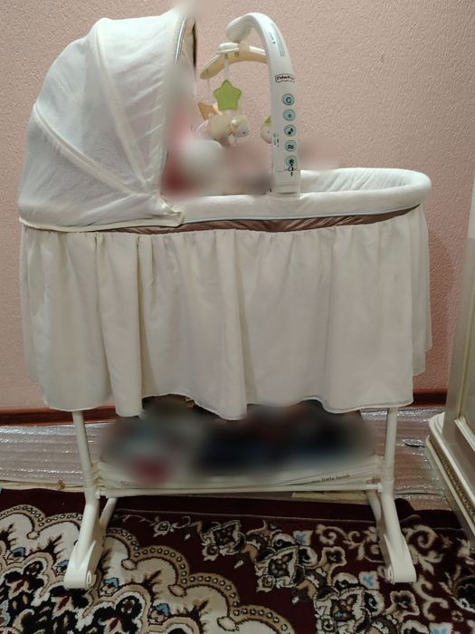 Fisher-Price колыбель,выдвижные колеса,превращающие колыбель в качалку
