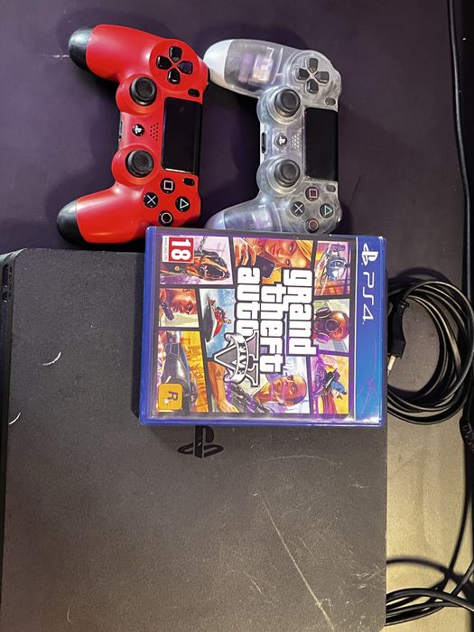 PlayStation 4 с 2 джойстика + GTA5 подарък!