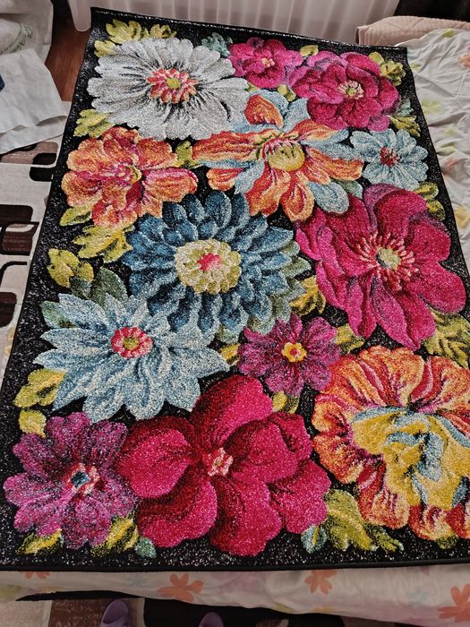 Продам ковёр новый 120*180 см