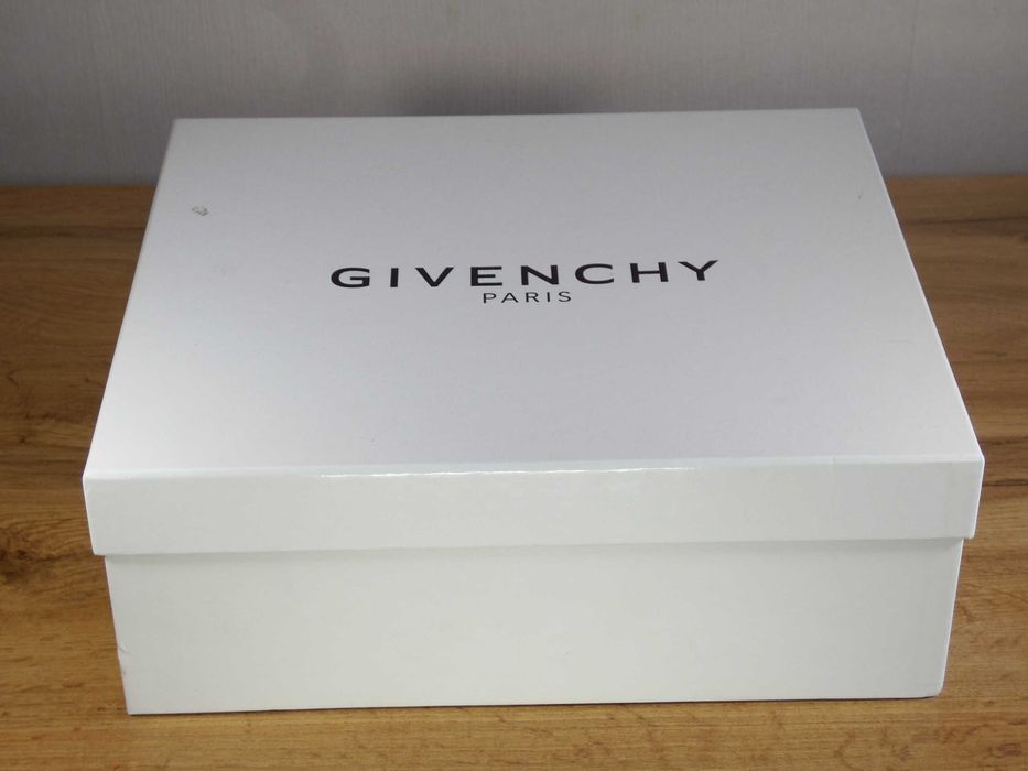 Givenchy Jaw - 42,5 номер Оригинални! Made in Italy