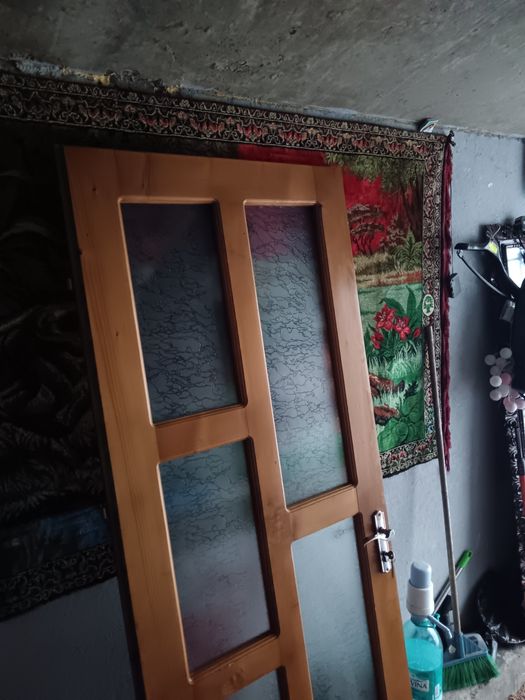 Ușă din lemn masiv cu toc.