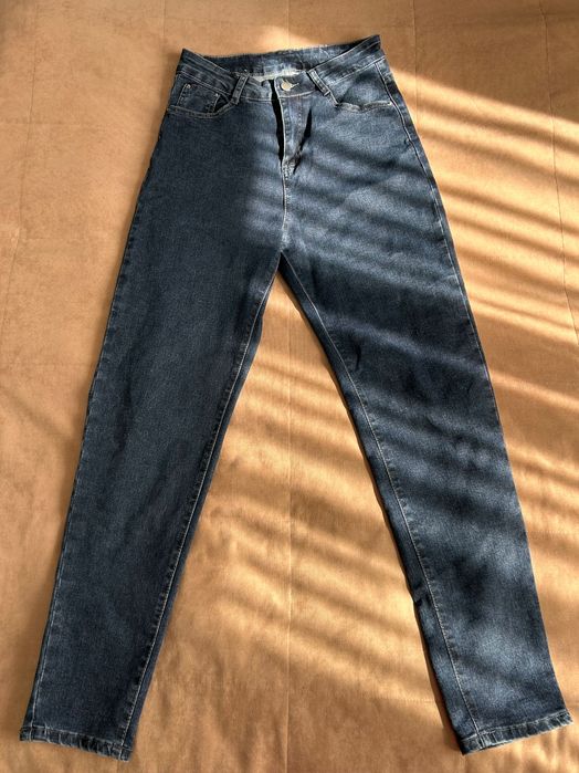 Джинсы мом новая