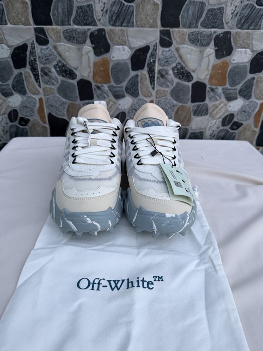 Off white odsy baby blue