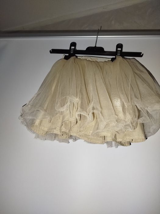 Fusta eleganta fetite