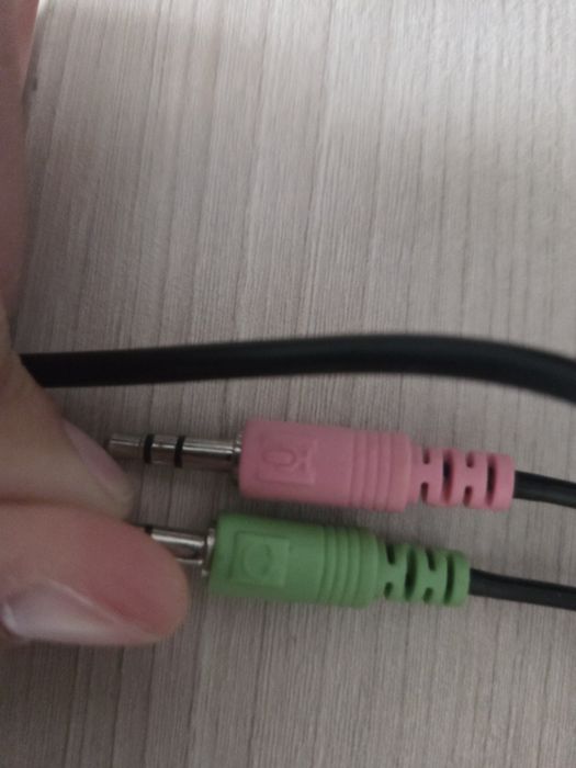 Продам наушники Delux