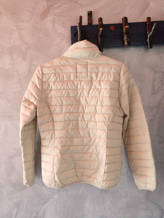 Преходно кремаво яке