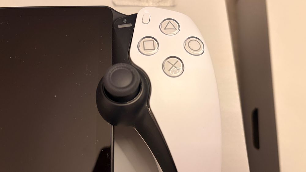 Чисто нов PlayStation Portal + подаръци