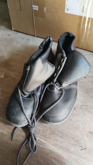 Продам рабочие ботинки