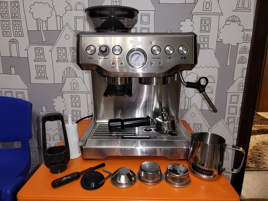 Полупрофесионална кафемашина с кафемелачка SAGE Barista Express